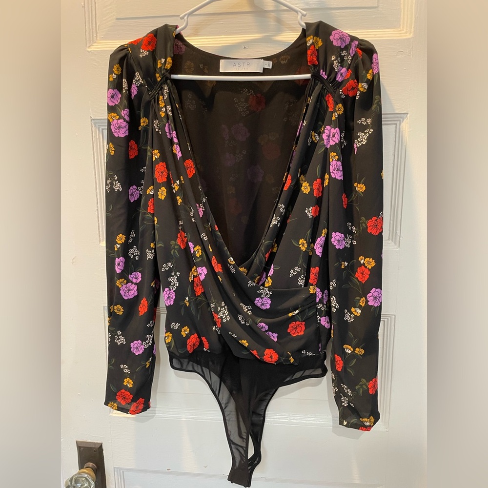 ASTR The Brand Black Floral Draped V-Neck Bodysuit, Size Small
